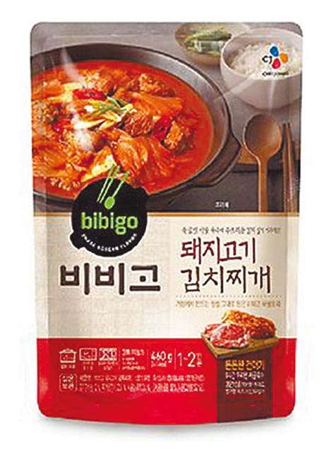 「熊貓超市購物節」推出bibigo豬肉泡菜鍋460g，原價349元，今日限時特價199元，滿額再享限時限量66折優惠。（foodpanda提供）