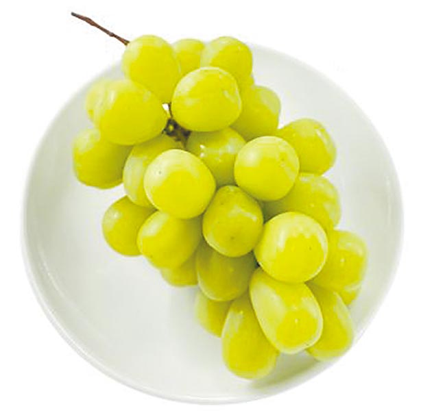 「熊貓超市購物節」推出日本山梨縣麝香葡萄500g，原價999元，今日限時特價499元，滿額再享限時限量66折優惠。（foodpanda提供）