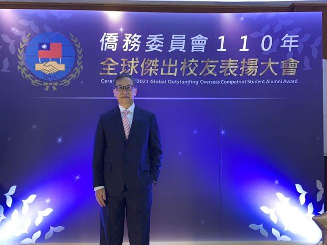 深耕偏乡医疗25年，恒基院长黄健荣获侨委会首届全球杰出侨生校友奖。（恒基提供／谢佳潾屏东传真）