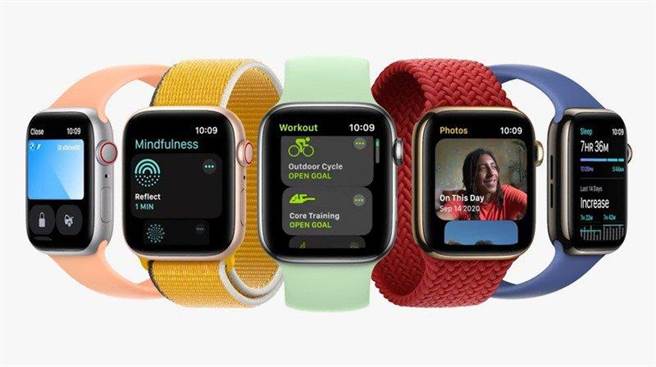 京站推出買Apple Watch Series 7優惠，1萬1900元起，11月30日前享指定機款搭配指定方案現折1萬2900元、指定款表帶享8折加價購。（京站提供）