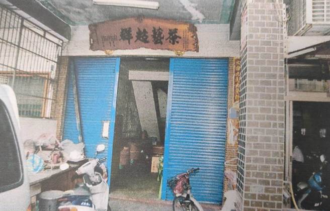 高雄县旗山镇（当时县、市尚未合併）的一间茶行发生重大窃盗案宣布破案。(高雄市旗山分局提供／林雅惠传真)