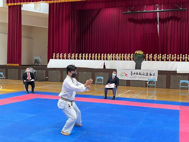 台中市长杯空手道锦标赛今热闹登场，各级好手热血较劲。（台中市府提供／卢金足台中传真）