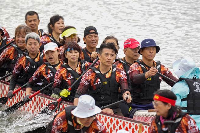 政大EMBA校友会理事长杯龙舟赛 /政大EMBA校友会提供