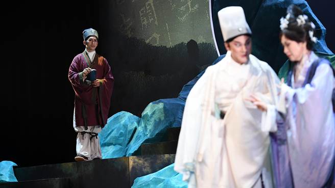 趋势文学剧场今大东首演，2000民眾齐观戏。（高市社教馆提供）