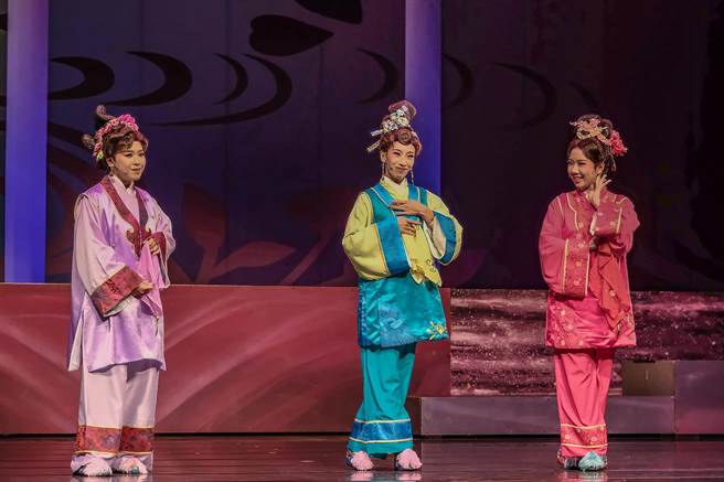 台灣戲曲學院在新竹縣文化局演藝廳上演經典劇碼《天上聖母》。（羅浚濱攝）