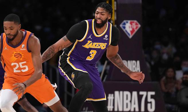 戴维斯无法帮助球队脱离困境(路透社)