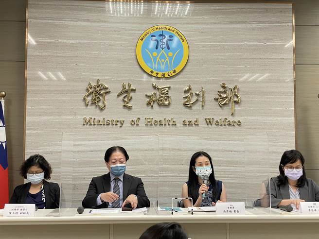 日前食药署接获陆方通知，可协助4类、14类业者进行「包裹式注册」，但限10月底前完成，为此食药署也要求业者22日前完成资料填报。目前期限已到，截至10月23日凌晨，上网提出申请的业者有867家，完成注册资料填报的业者有529家，等于有338家业者未完成填报。（中时资料照）