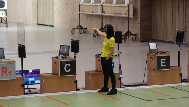 「證件妹」吳佳穎拿下女子25公尺手槍個人金牌。（高雄市體育總會射擊委員會提供）