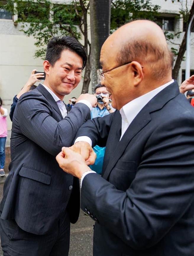 台湾基进立委陈柏惟罢免案通过，行政院长苏贞昌昨透过脸书勉励陈柏惟，一时的挫折不要气馁，未来的路还很长。苏贞昌今受访时再次替陈柏惟加油打气。（取自苏贞昌脸书）