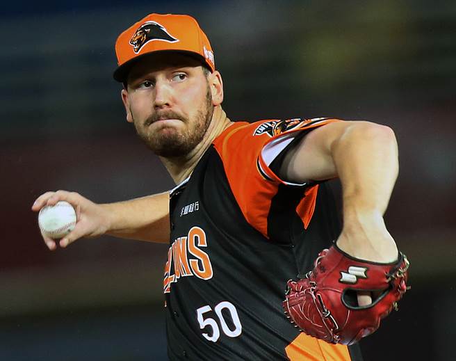 中华职棒乐天桃猿23日出战统一狮，统一狮洋将布雷克担任先发投手。（范扬光摄）