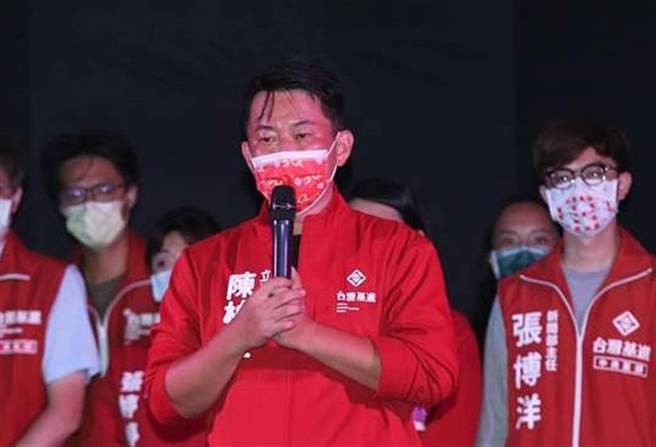 第10届立委台中市第2选举区陈柏惟罢免案，陈柏惟确定被罢免，陈柏惟指出以对手这样的动员法，至少输不多，至少在这条黑暗的道路，我们打出了一条光明。（图/黄国峰摄）