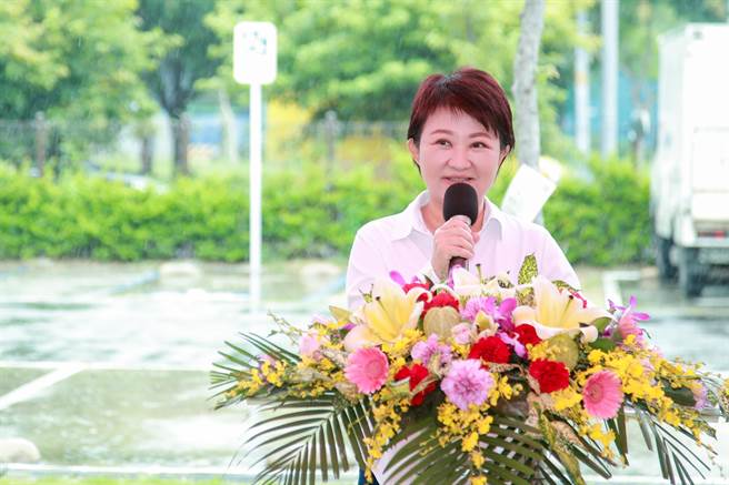 台中市长卢秀燕拚连任之役，不只民调高受市民肯定，在通过罢免陈柏惟后，也鼓舞蓝军士气。（资料照、卢金足台中传真） 