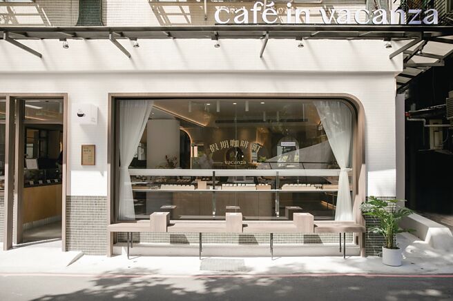 VACANZA攜手REEDS coffee & bakery打造Cafe in VACANZA假期咖啡町複合店。圖／VACANZA提供
