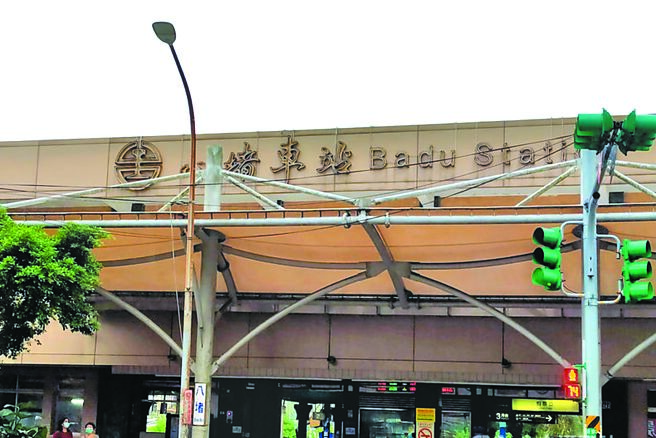 基隆捷运最新路线规画，八堵到南港段将与台铁脱鉤。图为台铁八堵火车站。（中央社）