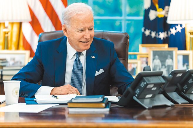 路透報導，白宮有意爭取11月舉行「拜習會」視訊峰會，向全球展現美國能負責任地處理兩個超級大國間的競爭關係。圖為美國總統拜登。（摘自美國總統拜登官方臉書）
