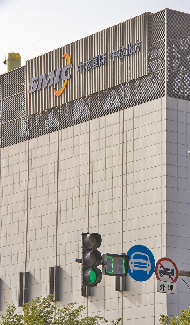 美國聯邦眾議院外交關係委員會21日公布的一份文件顯示，中國5G設備大廠華為及晶片製造商中芯國際，從去年11月至今年4月，分別獲得商務部「工業安全局」（BIS）多項技術出口許可，總金額約1030億美元。（中新社）