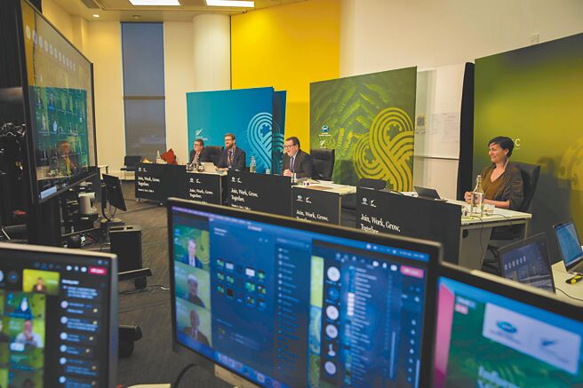 亞太經濟合作會議（APEC）財政部長會談，紐西蘭代表發布聲明指出，各國財長同意要擴大新冠疫苗的生產製造與供應。這是6月25日在新西蘭惠靈頓拍攝的2021年亞太經合組織（APEC）財政部長與APEC工商諮詢理事會非正式會議主辦方會場。（新華社）