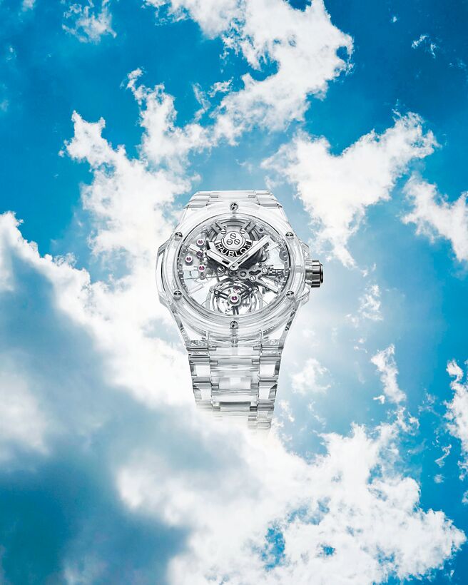 宇舶表BIG BANG INTEGRAL蓝宝石陀飞轮炼带腕表，从表壳到炼带皆以蓝宝石打造，1308万元。（HUBLOT提供）