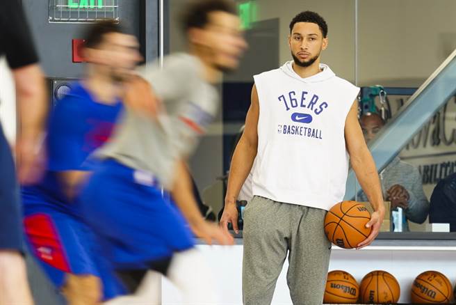 七六人已經決定跟班西蒙斯繼續耗下去了。(美聯社資料照)