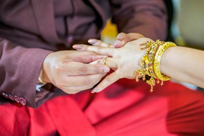 台东一户刘姓人家在替家人办后事除户时，才惊觉对方有一名结婚近20年的泰国籍妻子，一查才发现双方并无实质存在的婚姻关系，遂向法院确认婚姻不存在。（示意图／Shutterstock）