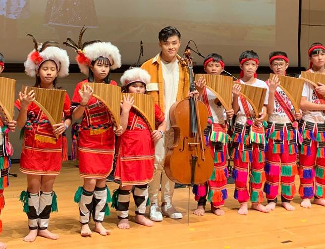 刘昊今中午地震当下正与小朋友们为音乐会彩排。（STORM伺动行销抖技提供）