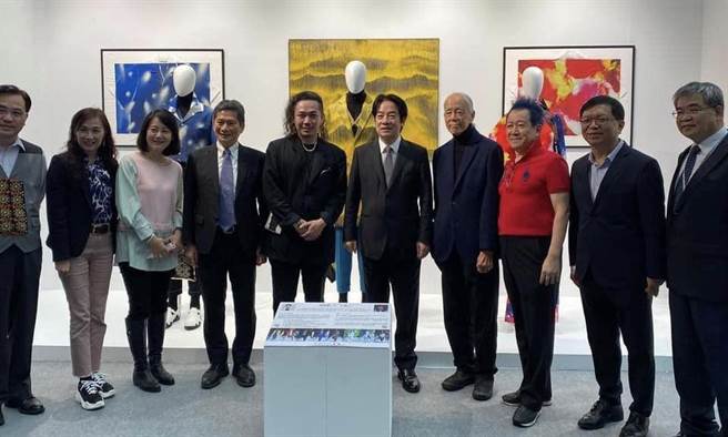 简秀枝》彩绘时尚穿上身 艺术家跨界时尚！(图/爱传媒提供)