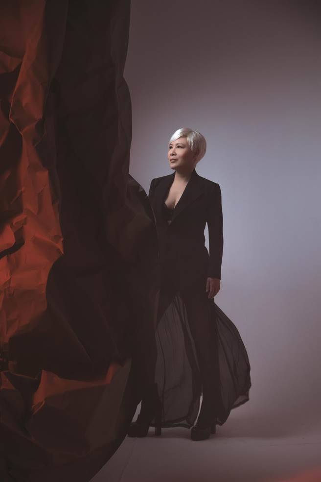 黄小琥暌违6年推出新专辑《存在》。（华纳音乐提供）