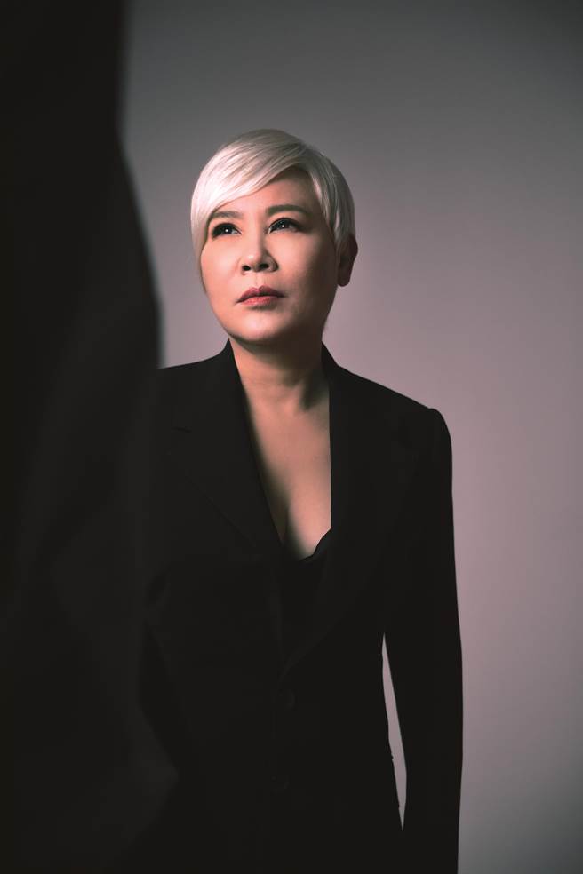 黄小琥暌违6年推出新专辑《存在》。（华纳音乐提供）