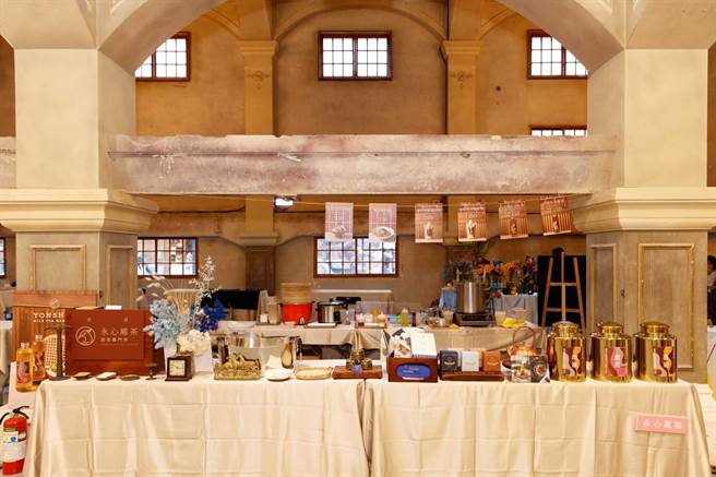 諾亞方舟動物同樂會 「諾亞公益毛市集｜方舟KOL攝影展」，人氣網紅名店「永心鳳茶」也於現場一同參與。（諾亞方舟動物同樂會提供）