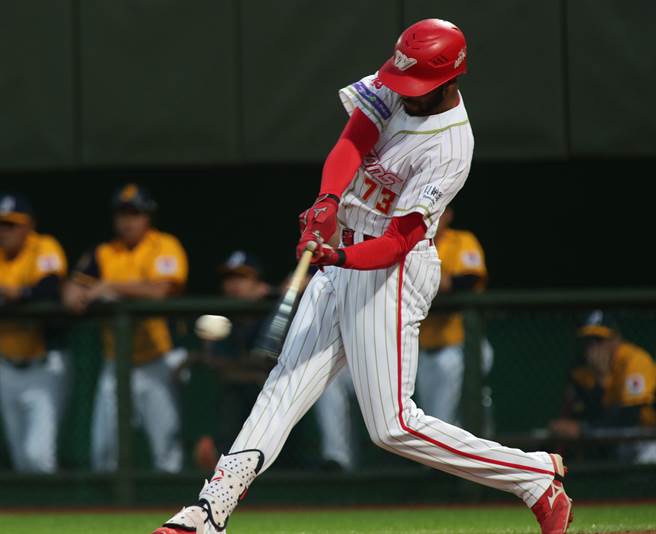 味全龍隊洋砲赫雷拉。（資料照，鄭任南攝）