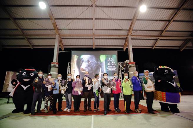 台東林管處昨晚在海端鄉廣原村大埔部落舉行「Mulas Kulumaha!返抵山林」紀錄片首映。（台東林管處提供）