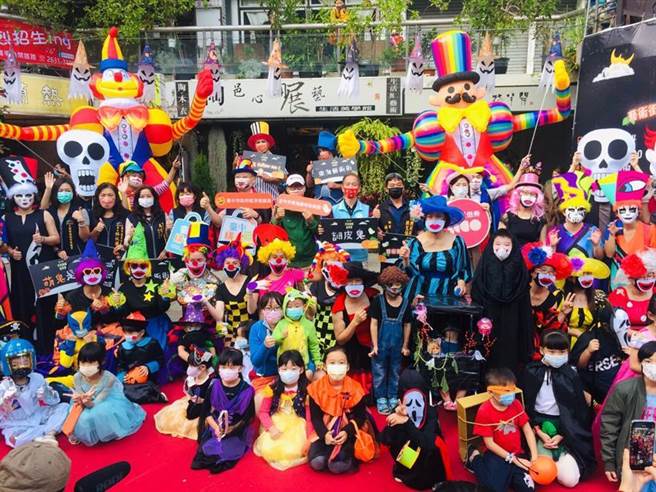 （「第八屆東海國際藝術節藝術-Halloween！變裝follow me！」活動今日下午熱鬧登場！圖／業者提供）