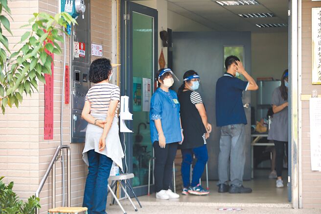 第10届立委台中市第2选举区陈柏惟罢免案，23日举行投票。（黄国峰摄）