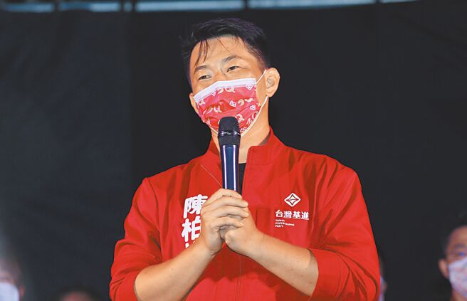 陈柏惟罢免案过关，陈柏惟上台表示「我没有输」，他立委多做了1年9个月的经验，台湾基进因此也长大了。（黄国峰摄）