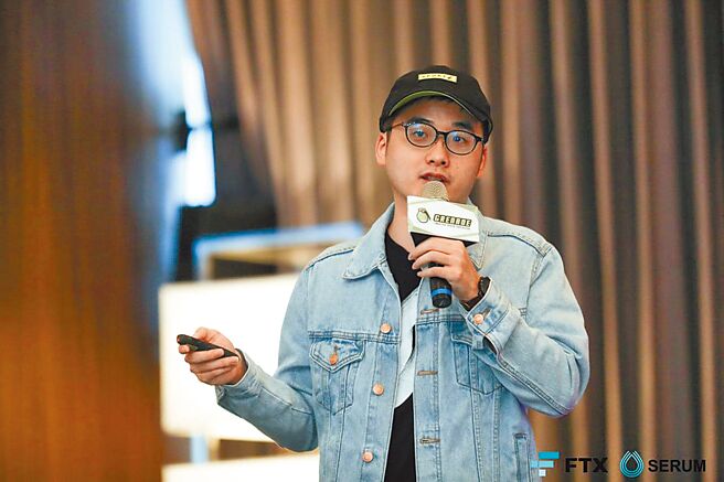 孫彬盛時常受邀分享加密貨幣投資趨勢，圖為他2020年8月間受邀至W hotel分享交易心得。（孫彬盛提供）