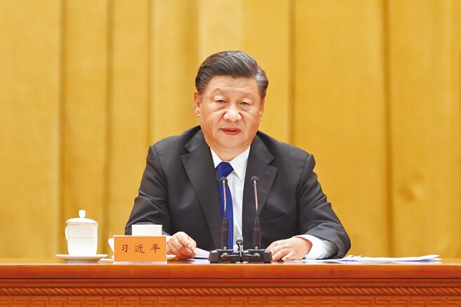 美國及歐盟之前曾指控中國在新疆實施種族滅絕與強迫勞動，但G7的聲明並未點名哪個國家參與強迫勞動。圖為中共中央總書記、國家主席、中央軍委主席習近平。（中新社）