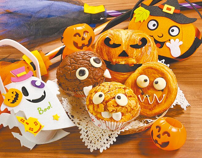 爱买万圣节鬼怪麵包任选2个59元、手撕包39元。（爱买提供）