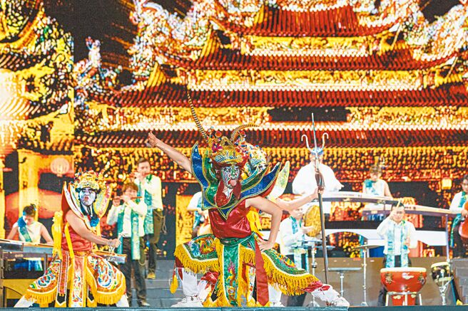 南艺大筝乐团与八方传艺官将首。（臺南市政府文化局提供）