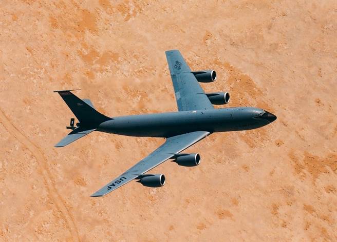 美國空軍的KC-135加油機，說不定以後加油機可以自己製造燃料，原料是空氣中的二氧化碳和水氣。(圖/美國空軍)