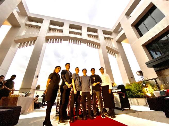 顶粤吉品的主厨团队提供一日六餐及顶级桌宴。（卢金足摄）