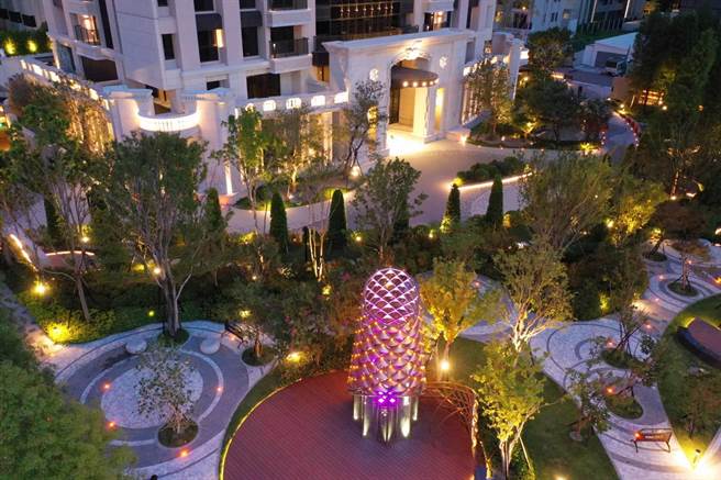 「双橡园1812」为「豪宅3.0」第三栋作品，不断上涨的建筑成本，仍以高规格打造零店面。（双橡园提供／卢金足台中传真）