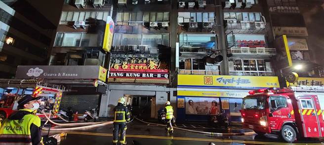 北市知名蒙古烤肉餐厅深夜传出火警，警消灌救灭火后，确认无人伤亡。（翻摄画面／胡欣男台北传真）
