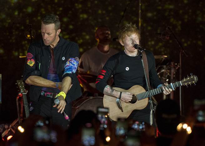 紅髮艾德受邀擔任Coldplay演唱會嘉賓，超近距離合唱。(圖/達志影像)
