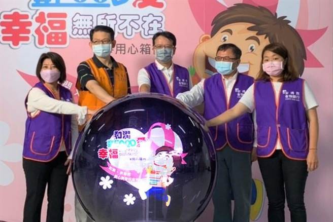 和潤企業總經理林彥良(中)、安得烈執行長羅紹和(左二)與台新證創業投資董事長施啓彬(右二)。（和潤提供）