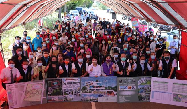 台中市议会副议长顏莉敏25日邀请市长卢秀燕、教育局长杨振升现地会勘，一举让文九52新设国小计画成功拍板。（副议长顏莉敏服务处提供）