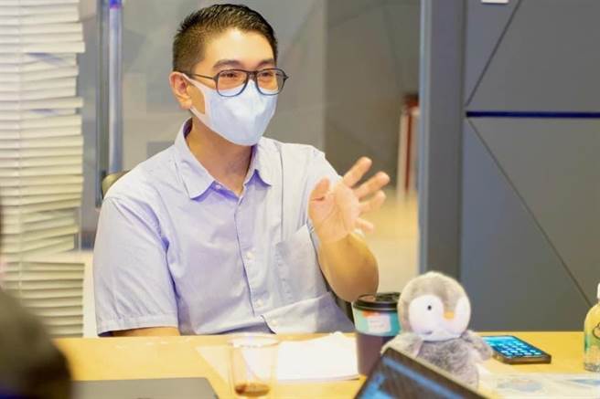 基隆市长参选人谢国梁推出「Let’s go电动一下」政策，只要年满22岁并配合推动公益，可免费获得一台电动机车。（前立委谢国梁提供／陈彩玲基隆传真）