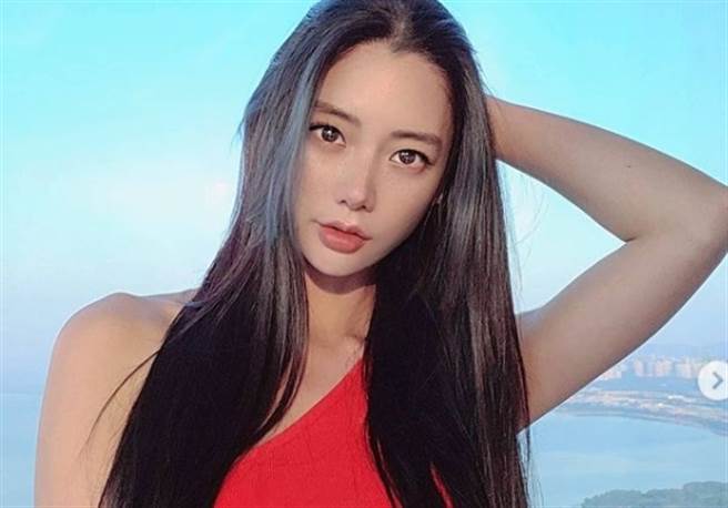 克拉拉被封为亚洲第一美。(图/翻摄自克拉拉IG)