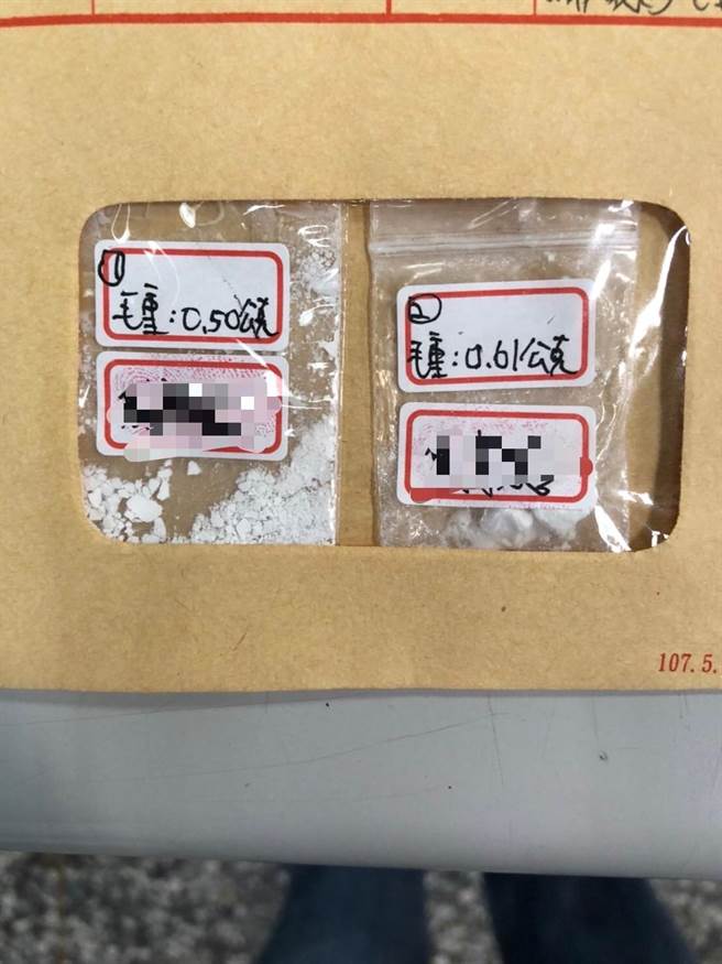 警方查扣刘嫌所交付的2小包海洛因毒品。（翻摄照片／石秀华高雄传真） （翻摄照片／石秀华高雄传真）