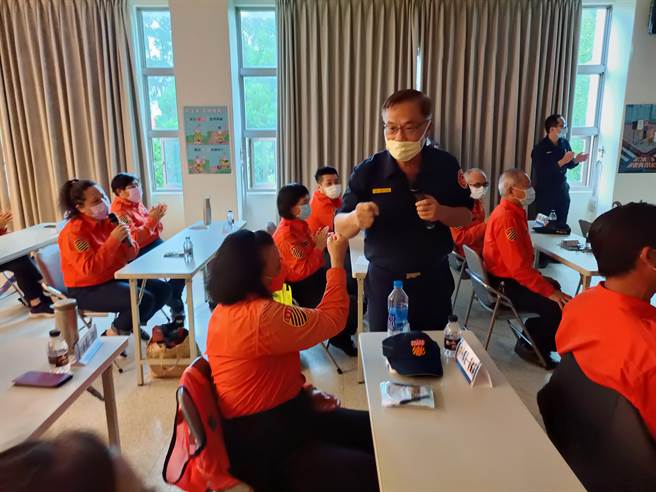 淡水义交人员训练讲习　警察局长黄宗仁到场勉励（警方提供／戴上容新北传真）