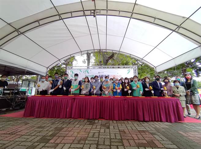 新竹市新竹国小周边通学步道急待改善，市府特别争取2290万元经费打造全新通学步道，工程于25日正式开工。（陈育贤摄）